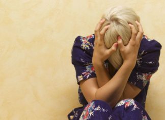 HOW TO HELP SOMEONE WHO IS HAVING A PANIC ATTACK